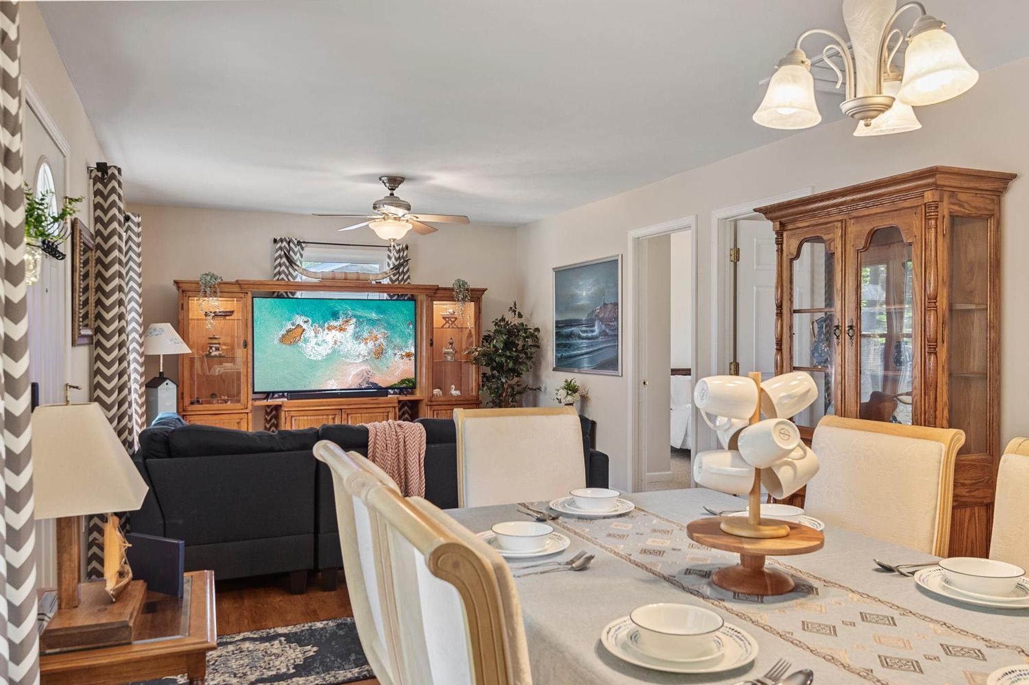 Modern Bungalow Home With Mid-Century Flair Σπρίνγκφιλντ Εξωτερικό φωτογραφία